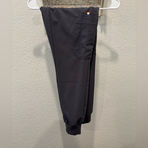 FIGS High Waisted Zamora Jogger Scrub Pants Pride Collection XXS Petite Charcoal - Picture 3 of 5